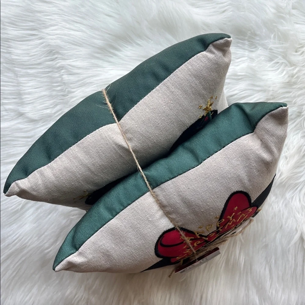 🆕 Disney's Mickey & Minnie Mouse 2-Piece Christmas Throw Pillows Set Green